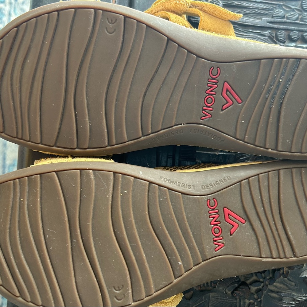 Vionic Pacific Alexis buttercup yellow sandals. - Picture 6 of 6